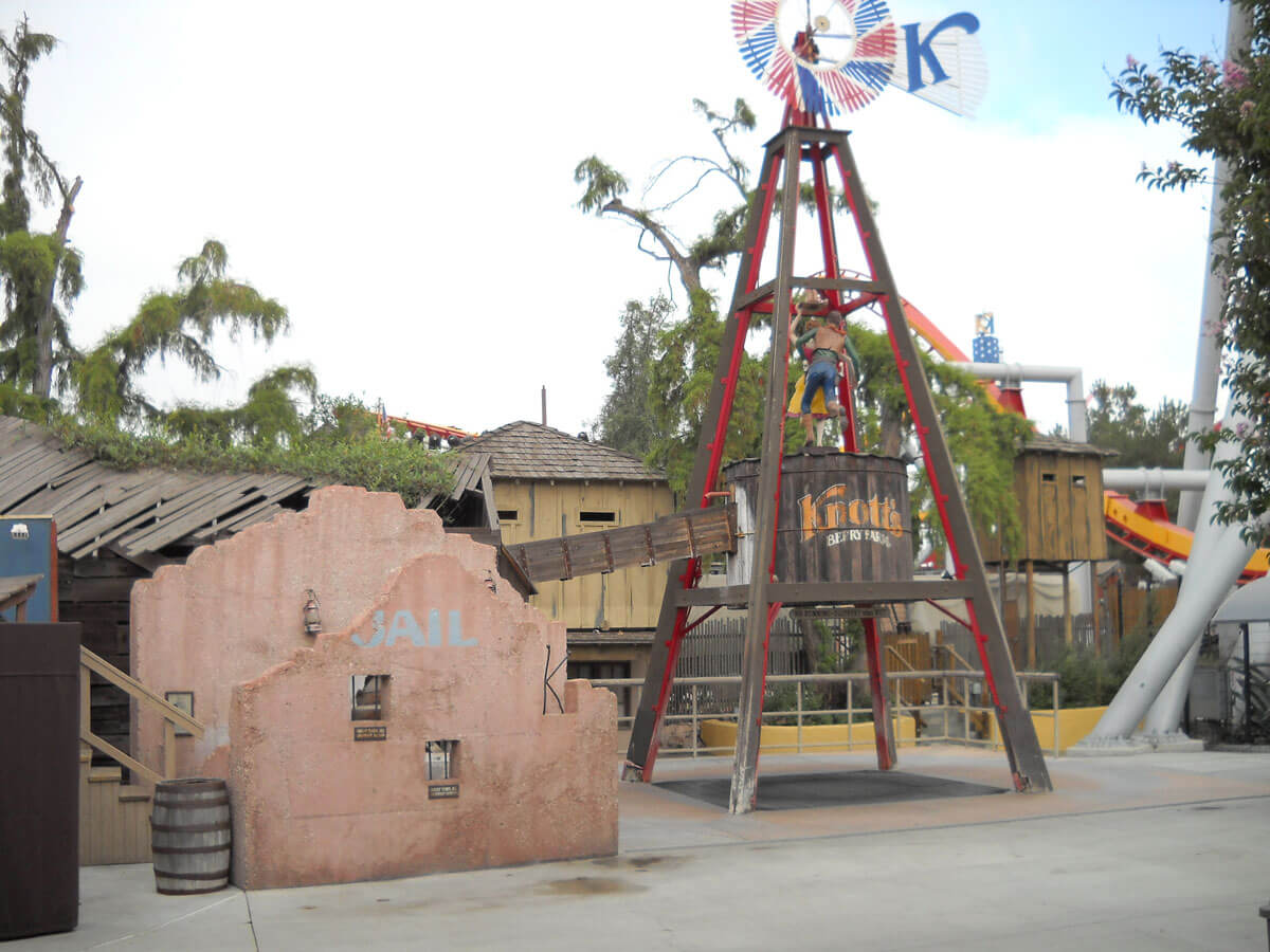 Knotts Berry Farm – Main Gate / Entry (MEA)