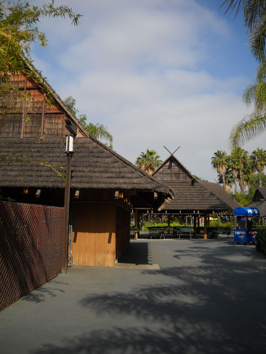 Knotts Berry Farm – Tahitian Picnic Island (MEA)